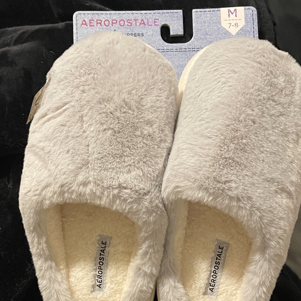 Aeropostale Soft Gray Slippers